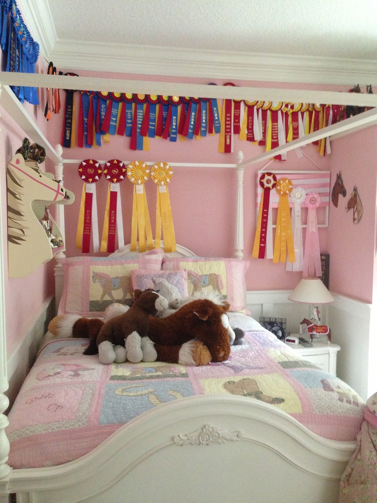 Horse themed bedroom for the feminine 7-10 year old crowd.