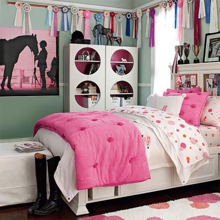 bright, modern teen-appropriate horse themed bedroom.