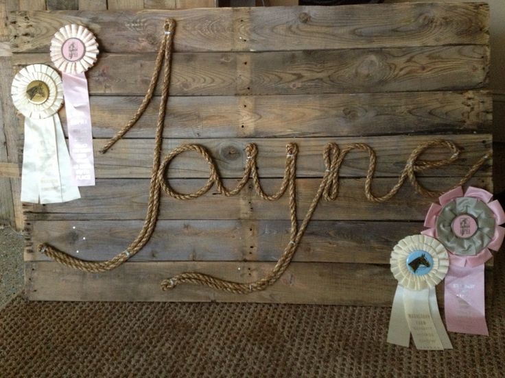 Easy sign with horse show rosettes, stained reclaimed boards, and manilla rope. Order custom color rosettes at http://www.luckypony.com/productcart/pc/viewPrd.asp?idProduct=28944