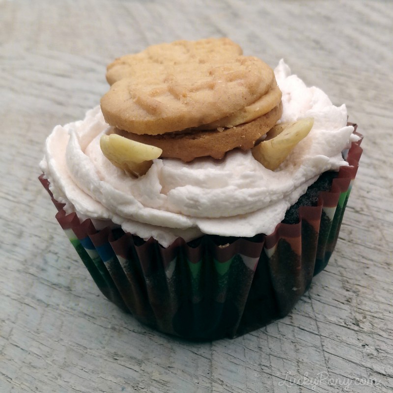 Use cashews as horse ears when decorating your cupcake