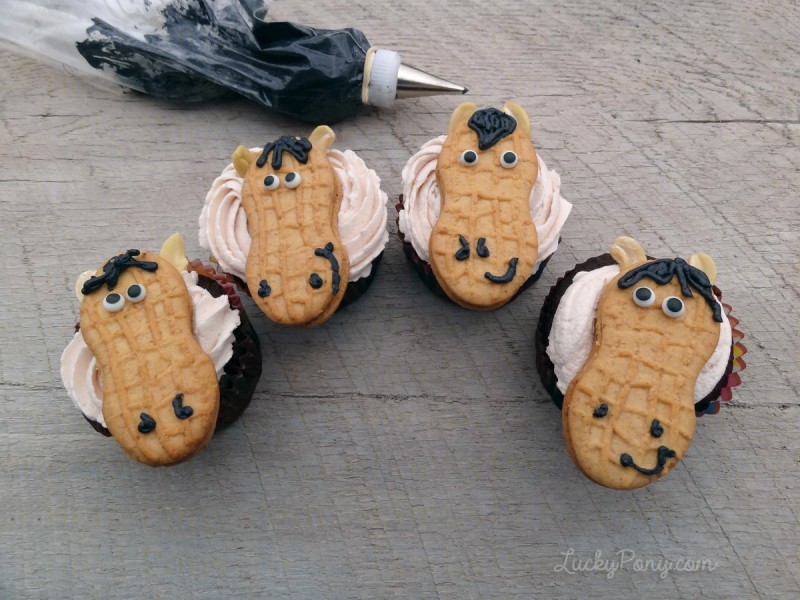DIY easy horse party cupcakes 
