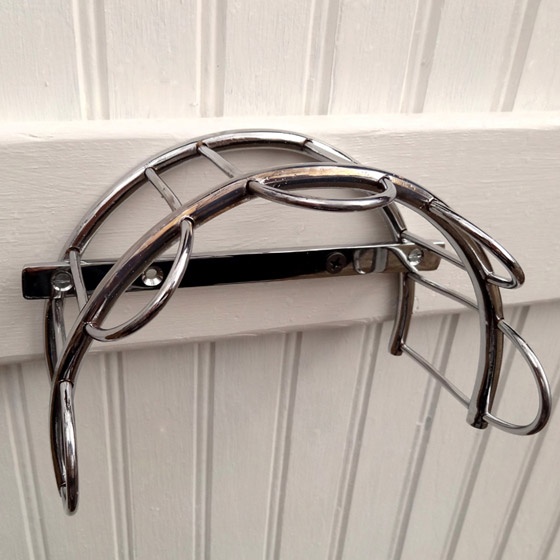 These extra wide bridle racks hang bridles at a more natural angle, which makes the bridle look better on the rack. Available in chrome and brass.