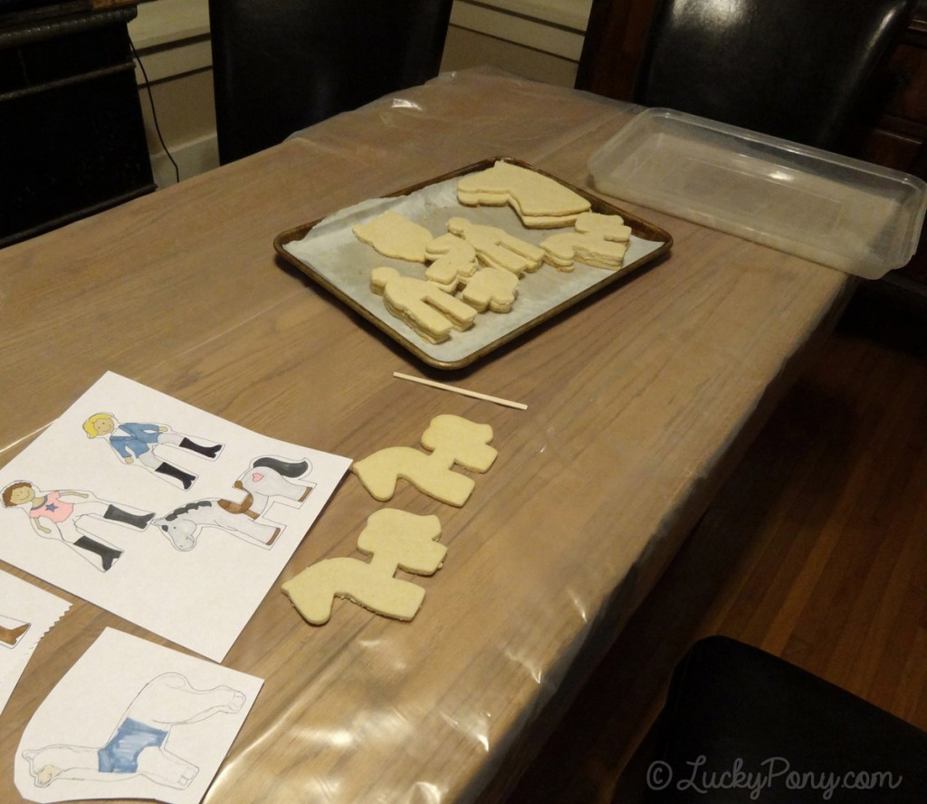 decorating horse sugar cookies