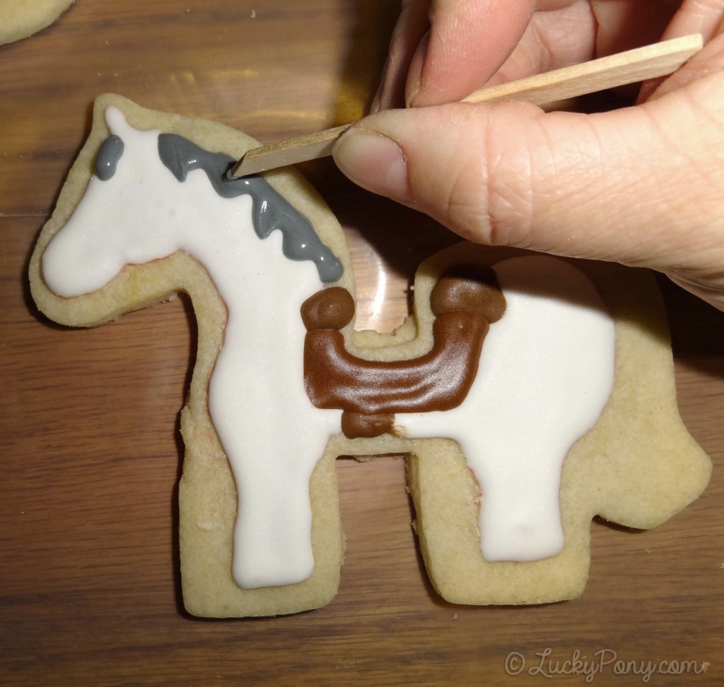 decorating horse sugar cookies