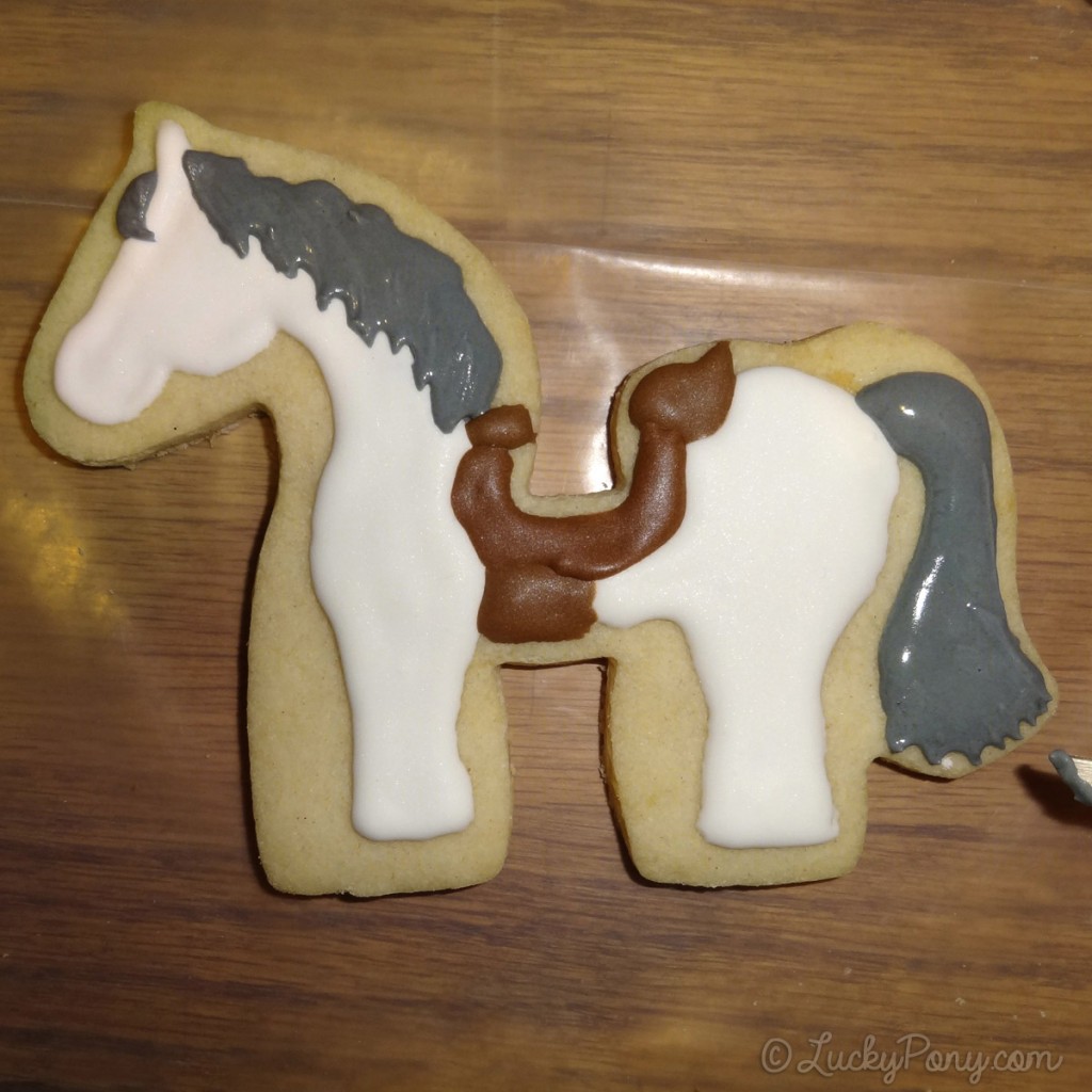 Decorating Horse sugar cookies