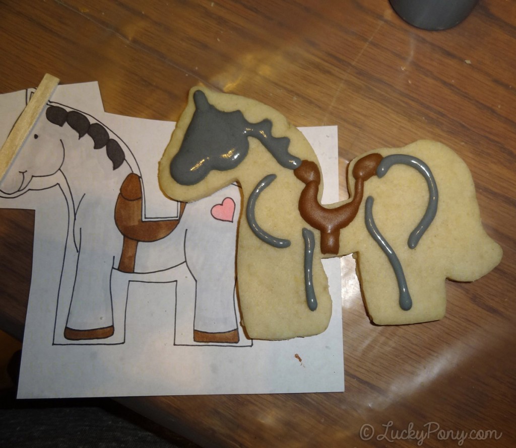 decorating horse sugar cookies