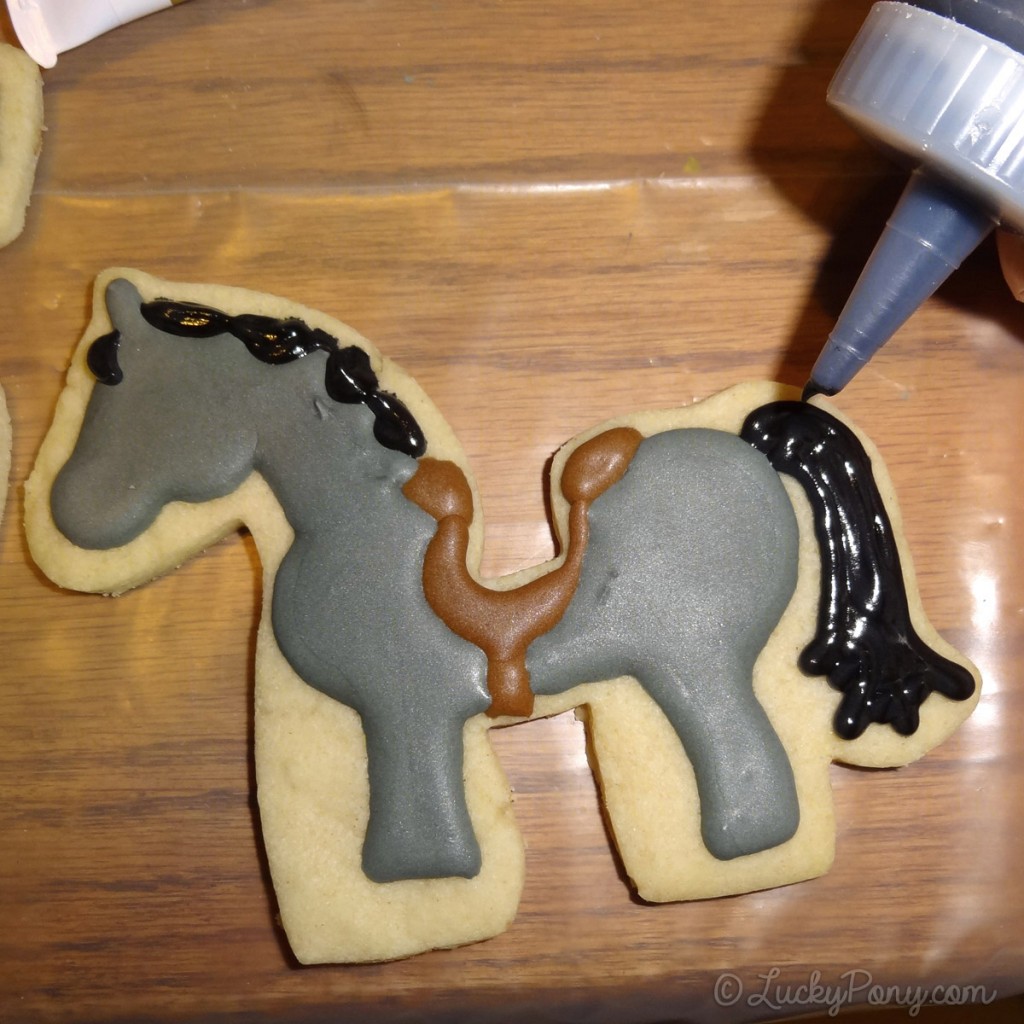 Decorating Horse sugar cookies